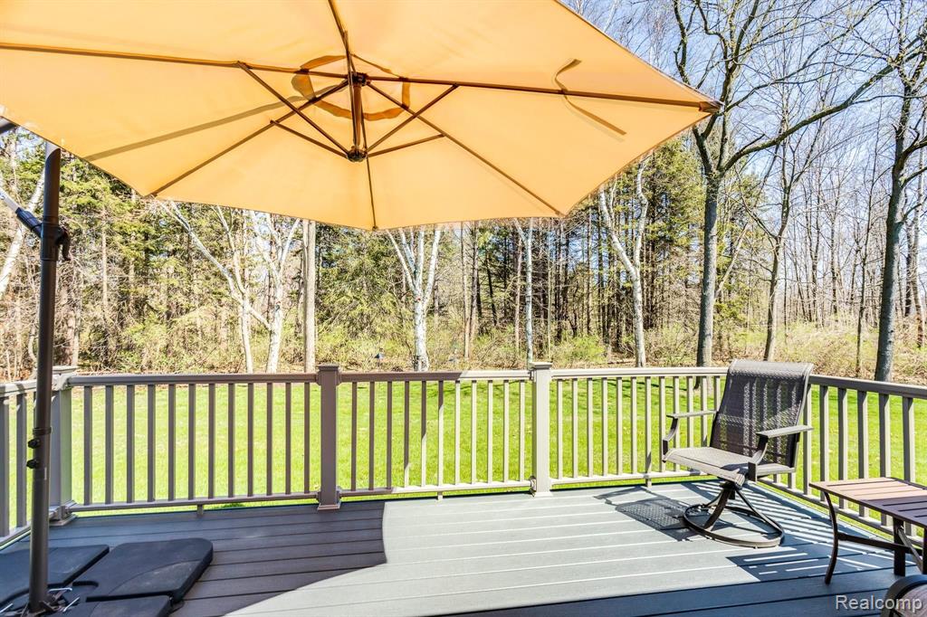 7276 Lakeshore Road Lakeport, MI 48059 - Photo 4 of 38