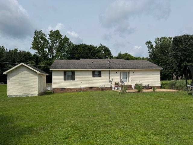 525 Middleton Loop Bolivar, TN 38008 - Photo 2 of 13 a front view of house with yard and trees