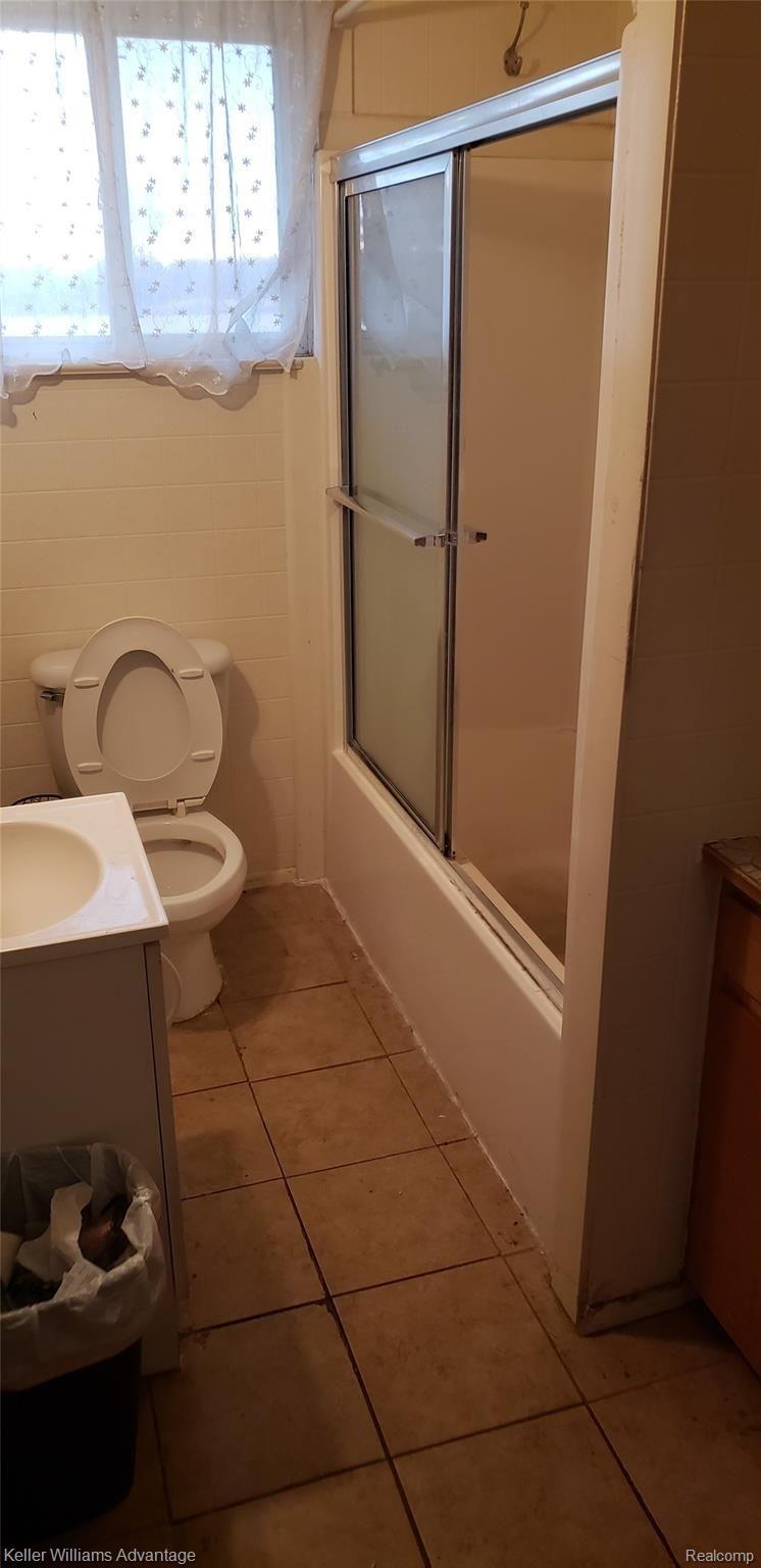 3111 Pierce Road Saginaw, MI 48604 - Photo 13 of 26 bathroom.jpg