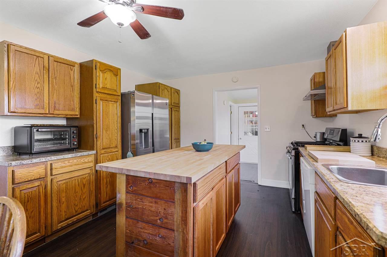4730 Sherman Road Saginaw, MI 48604 - Photo 7 of 23 Loads of counter space