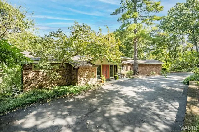 $850,000 | 12987 Pingry Place, St. Louis, MO 63131