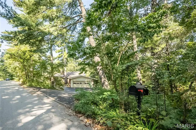 $850,000 | 12987 Pingry Place, St. Louis, MO 63131