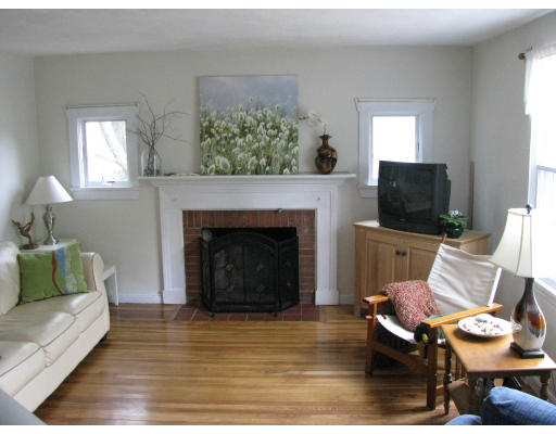 87 Old Charter Road Marlborough, MA 01752 - Photo 2 of 7 Gallery Image 2