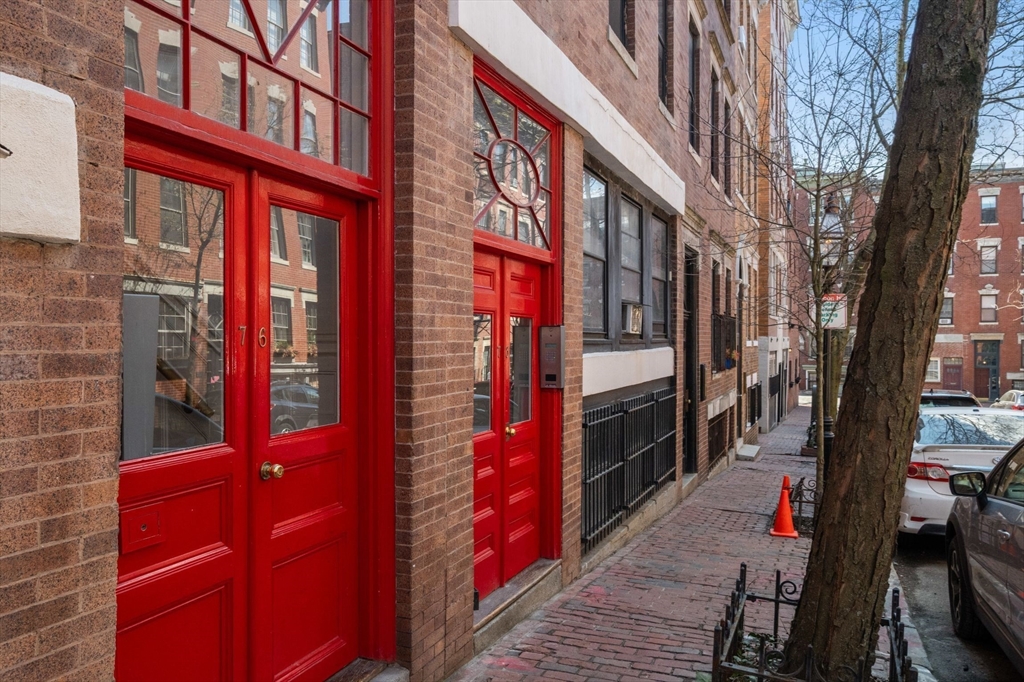 76 Phillips Street, Unit 3 Boston, MA 02114 - Photo 12 of 13