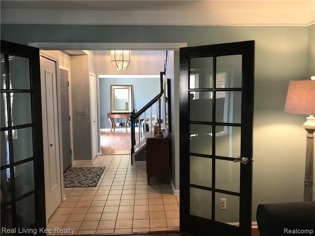 825 Augusta Drive Rochester Hills, MI 48309 - Photo 12 of 28