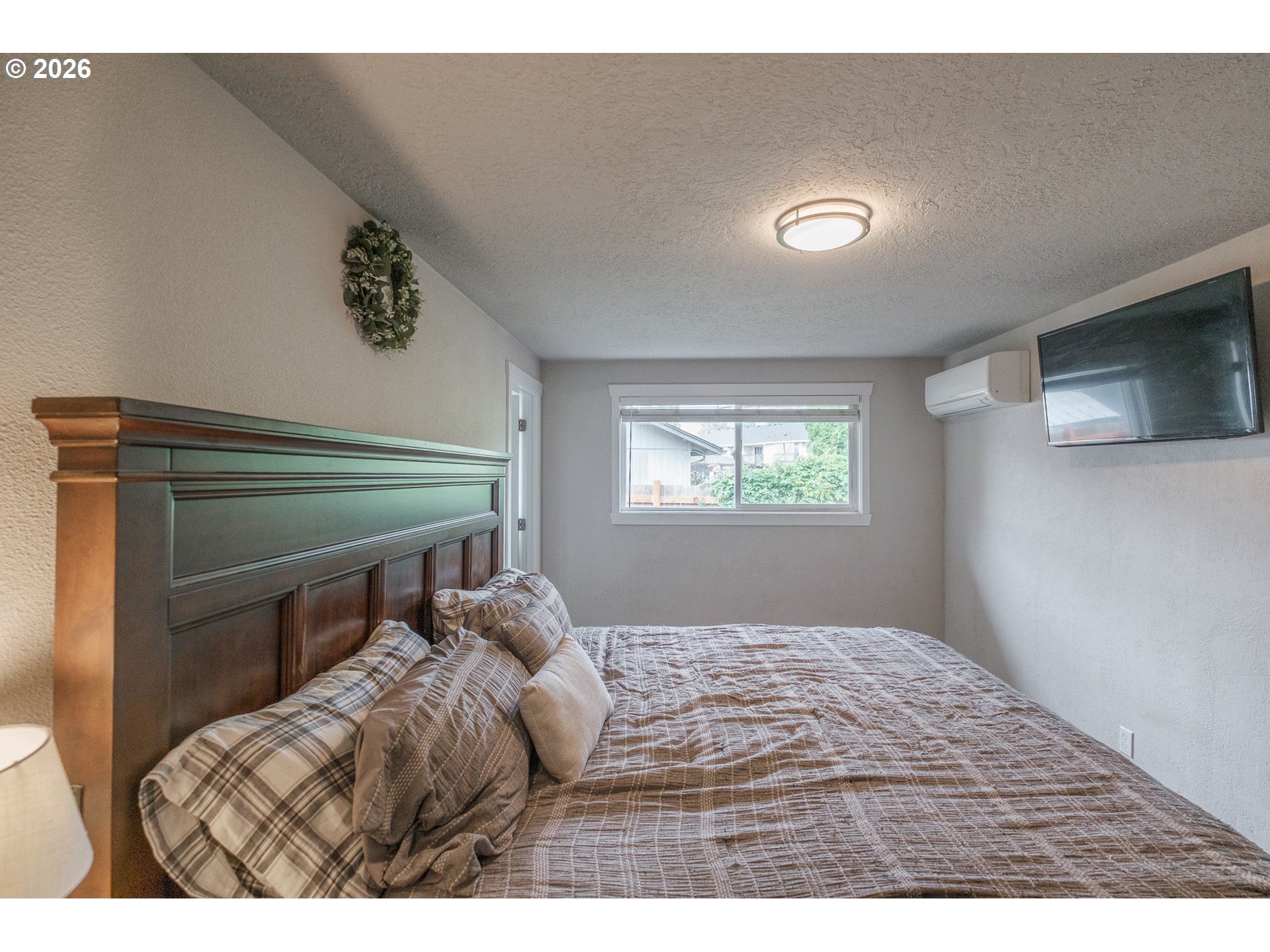 2261 Fulton Place Southeast Albany, OR 97322 - Photo 25 of 48 a bedroom with a bed and a window