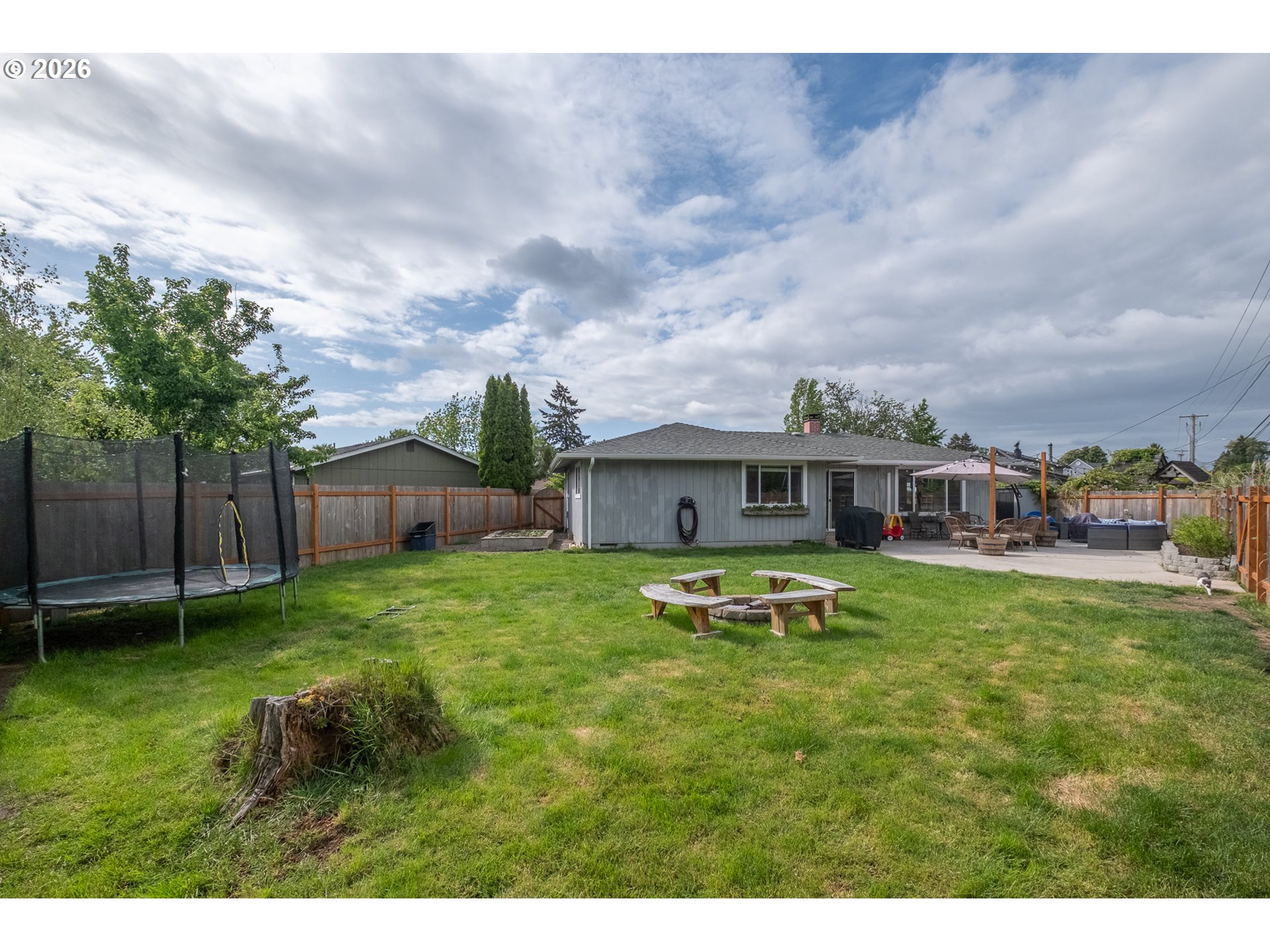 2261 Fulton Place Southeast Albany, OR 97322 - Photo 39 of 48 a backyard of a house with table and chairs