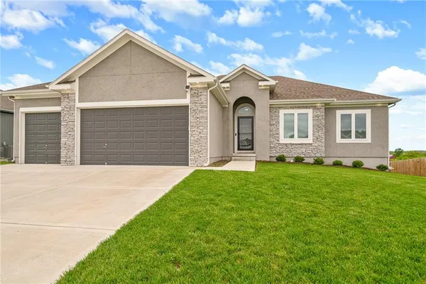 $460,000 | 1017 Fox Trot Drive, Odessa, MO 64076