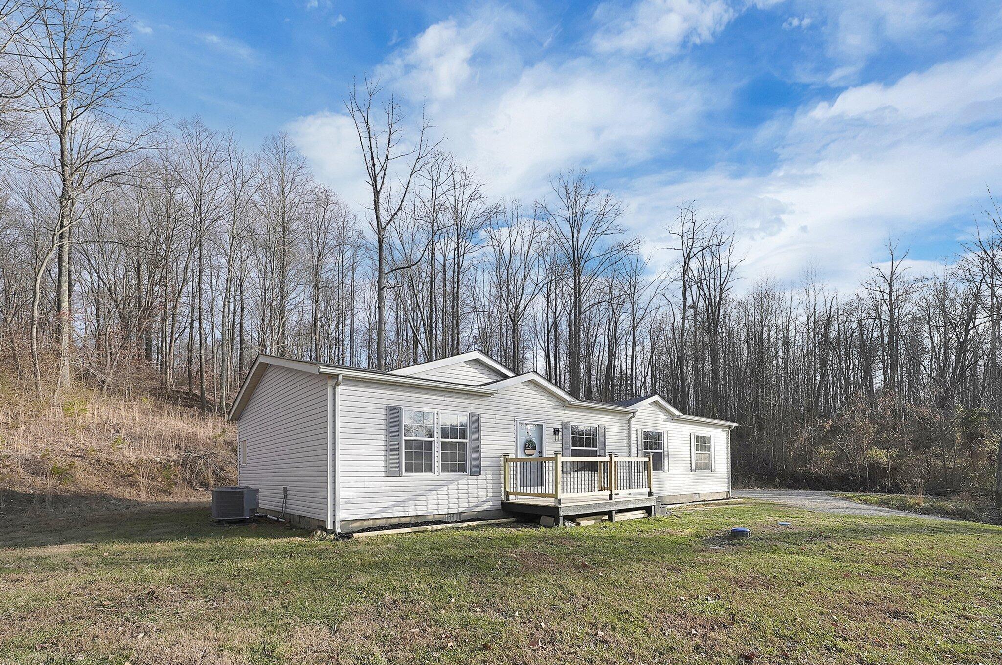 12922 Roby Road Logan, OH 43138 - Photo 4 of 45 1000051391