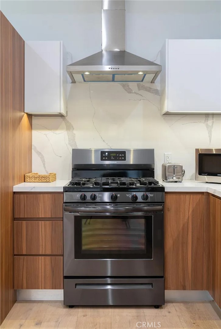 12134 Clarkson Road Los Angeles, CA 90064 - Photo 11 of 25 a stove top oven sitting inside of a kitchen