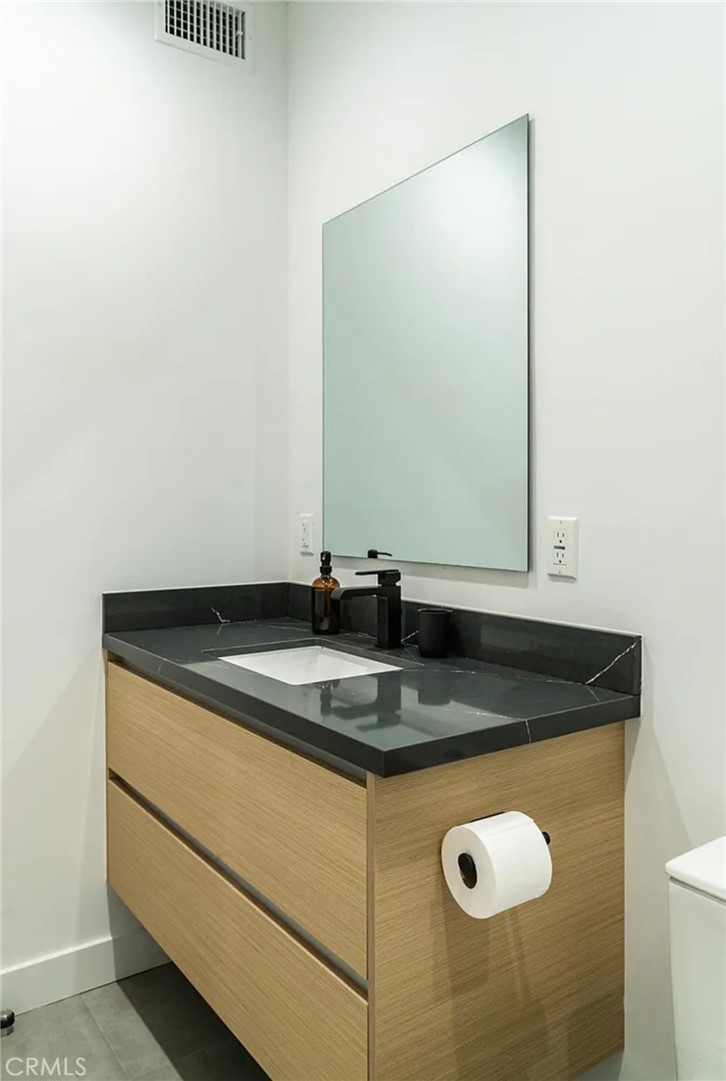 12134 Clarkson Road Los Angeles, CA 90064 - Photo 20 of 25 a bathroom with a granite countertop sink and a mirror