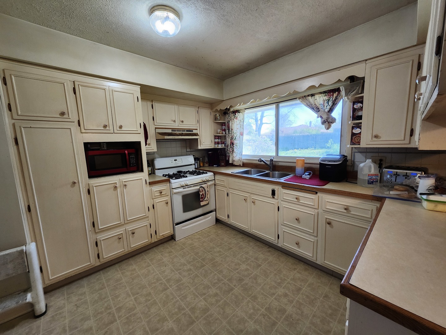2336 Nebraska Road Rockford, IL 61108 - Photo 3 of 20 Gallery Image 3