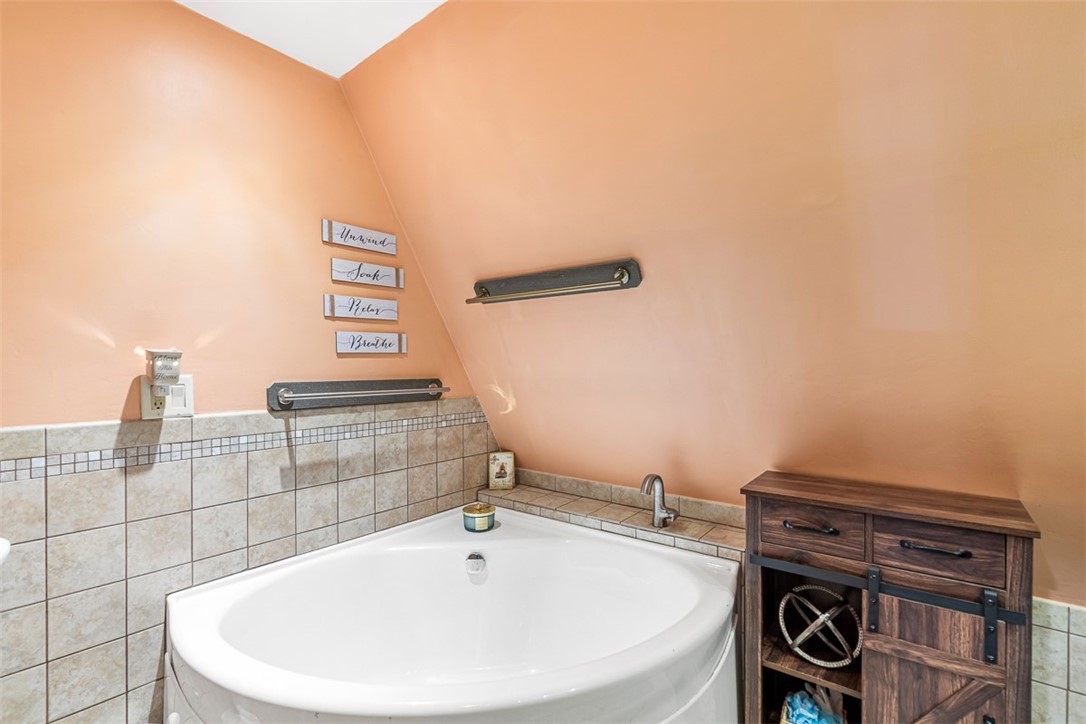 60 Tower Hill Road Cumberland, RI 02864 - Photo 9 of 49 1st Floor Bath Soaking Tub