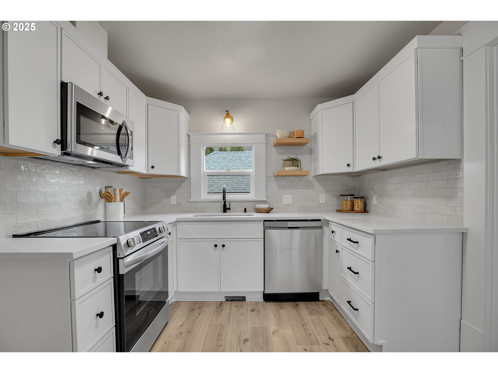 209 Southeast Currin Street Estacada, OR 97023 - Photo 11 of 32