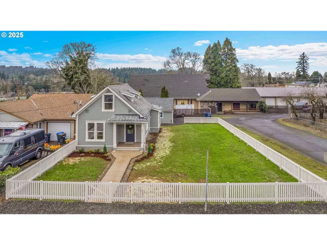 $409,900 | 209 Southeast Currin Street, Estacada, OR 97023