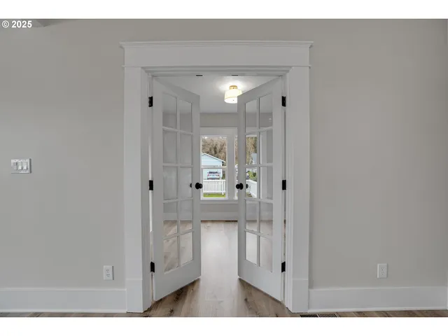 $409,900 | 209 Southeast Currin Street, Estacada, OR 97023