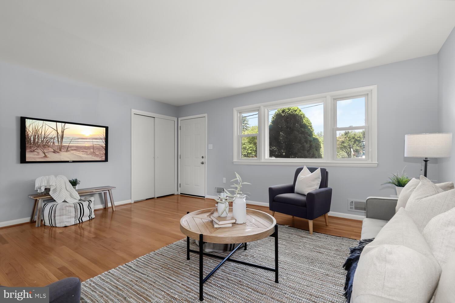 10513 Gorman Road Laurel, MD 20723 - Photo 5 of 32 Living Room