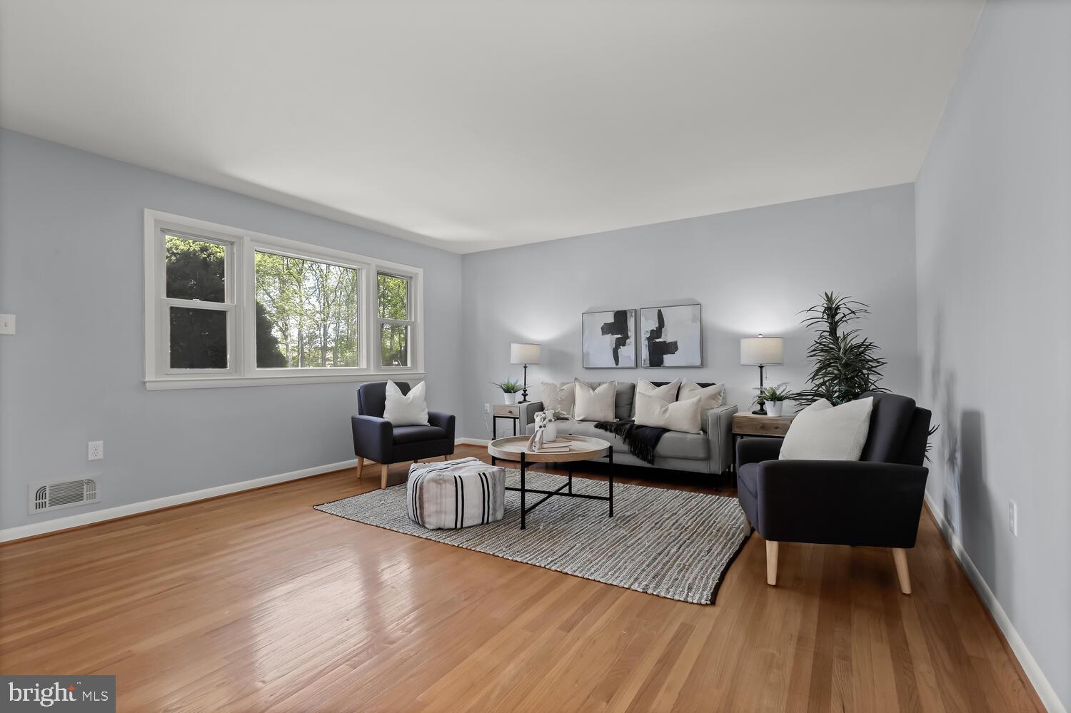 10513 Gorman Road Laurel, MD 20723 - Photo 8 of 32 Living Room