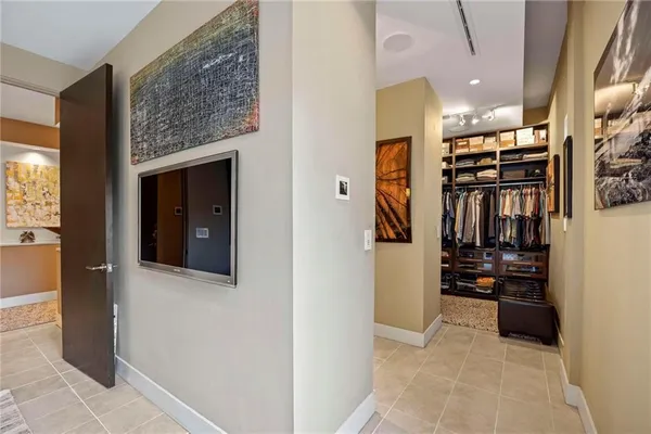 $799,500 | 229 Ward Parkway, Unit 1001B, Kansas City, MO 64112