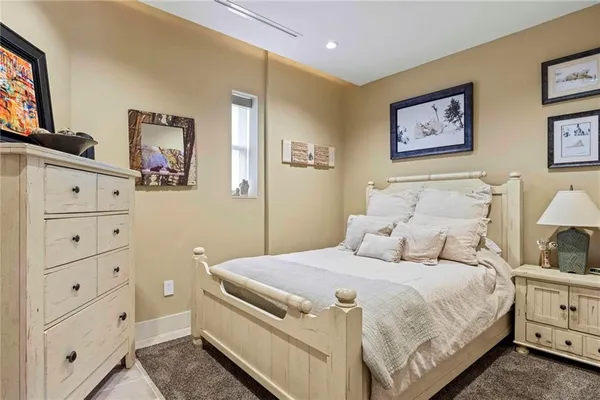 $799,500 | 229 Ward Parkway, Unit 1001B, Kansas City, MO 64112