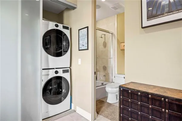 $799,500 | 229 Ward Parkway, Unit 1001B, Kansas City, MO 64112