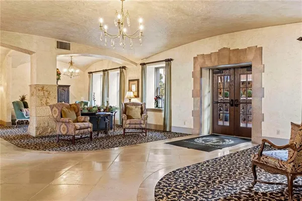 $799,500 | 229 Ward Parkway, Unit 1001B, Kansas City, MO 64112