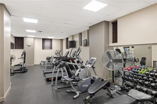 $799,500 | 229 Ward Parkway, Unit 1001B, Kansas City, MO 64112