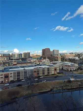 $799,500 | 229 Ward Parkway, Unit 1001B, Kansas City, MO 64112