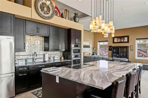 $799,500 | 229 Ward Parkway, Unit 1001B, Kansas City, MO 64112