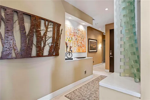 $799,500 | 229 Ward Parkway, Unit 1001B, Kansas City, MO 64112