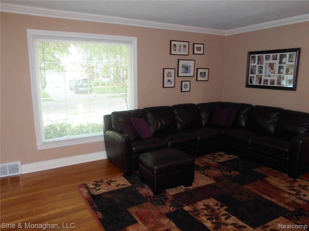 223 McMillan Road Grosse Pointe Farms, MI 48236 - Photo 4 of 39