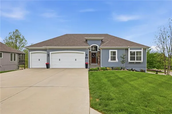 $672,500 | 10512 North Euclid Avenue, Kansas City, MO 64155