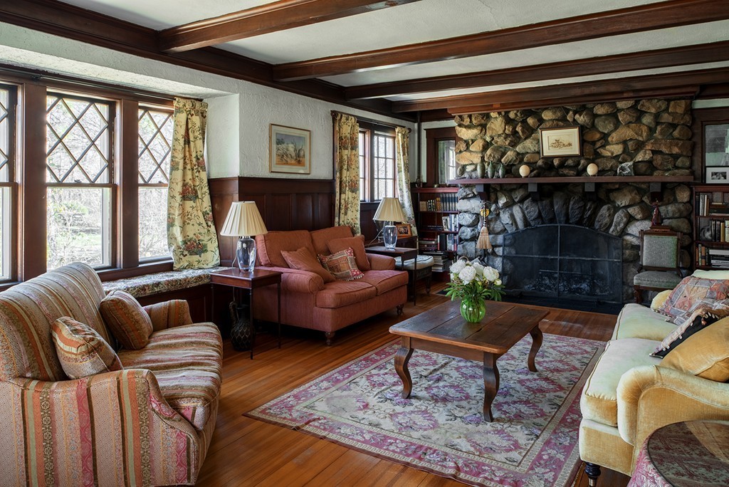 260 Glen Road Weston, MA 02493 - Photo 4 of 12