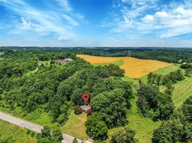 $280,000 | 207 West Newton Road, Elizabeth, PA 15037