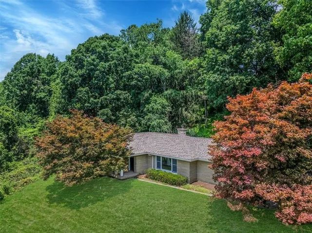 $280,000 | 207 West Newton Road, Elizabeth, PA 15037