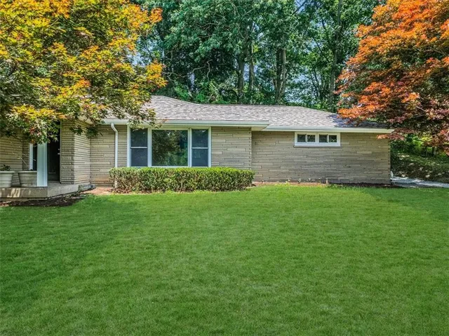 $280,000 | 207 West Newton Road, Elizabeth, PA 15037