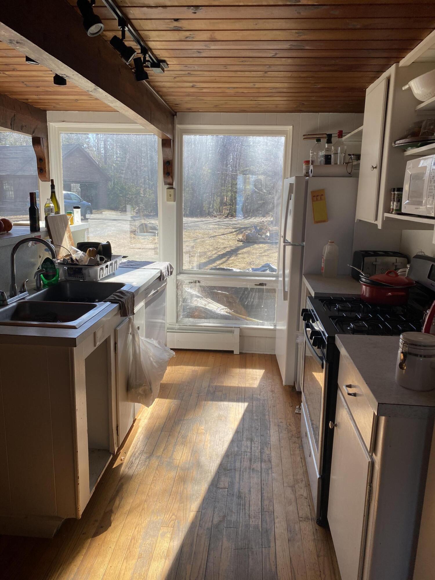 1530 Meadow Pond Road Islesboro, ME 04848 - Photo 19 of 31 Kitchen