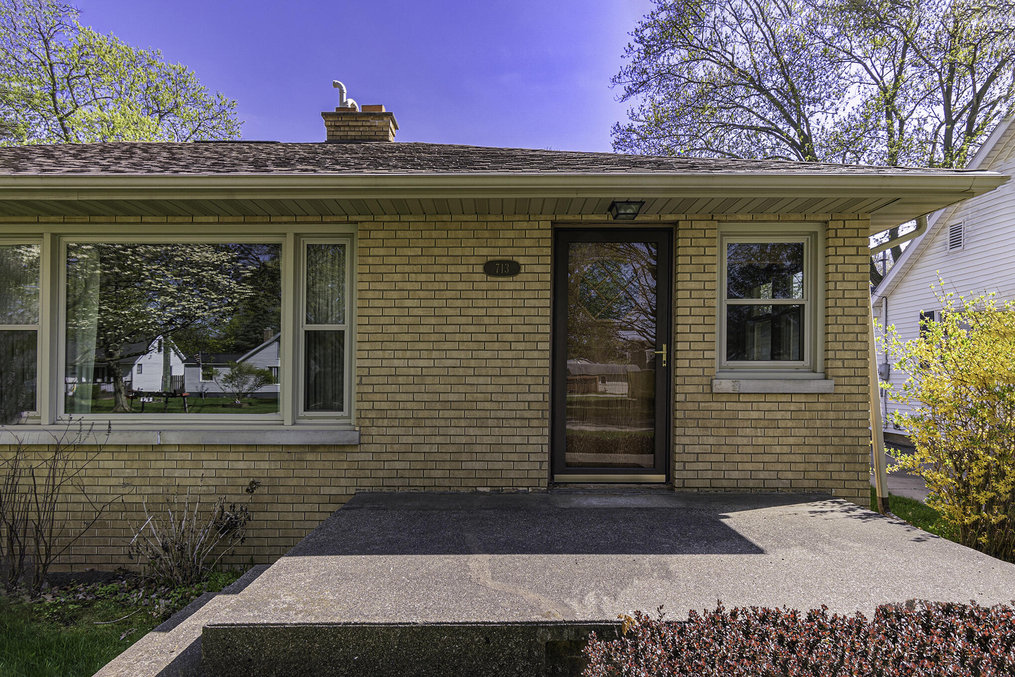 713 Roe Street Buchanan, MI 49107 - Photo 2 of 23 DSC_0057