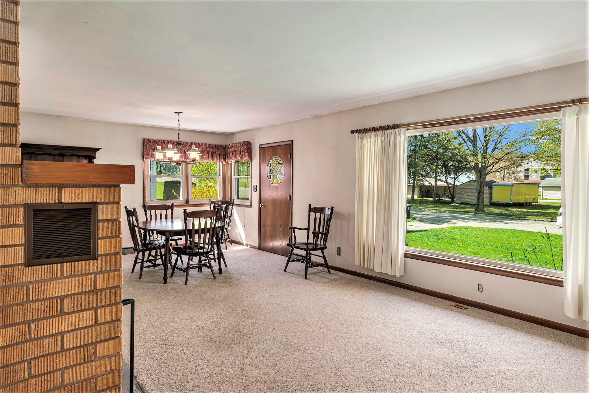 713 Roe Street Buchanan, MI 49107 - Photo 4 of 23 DSC_0045