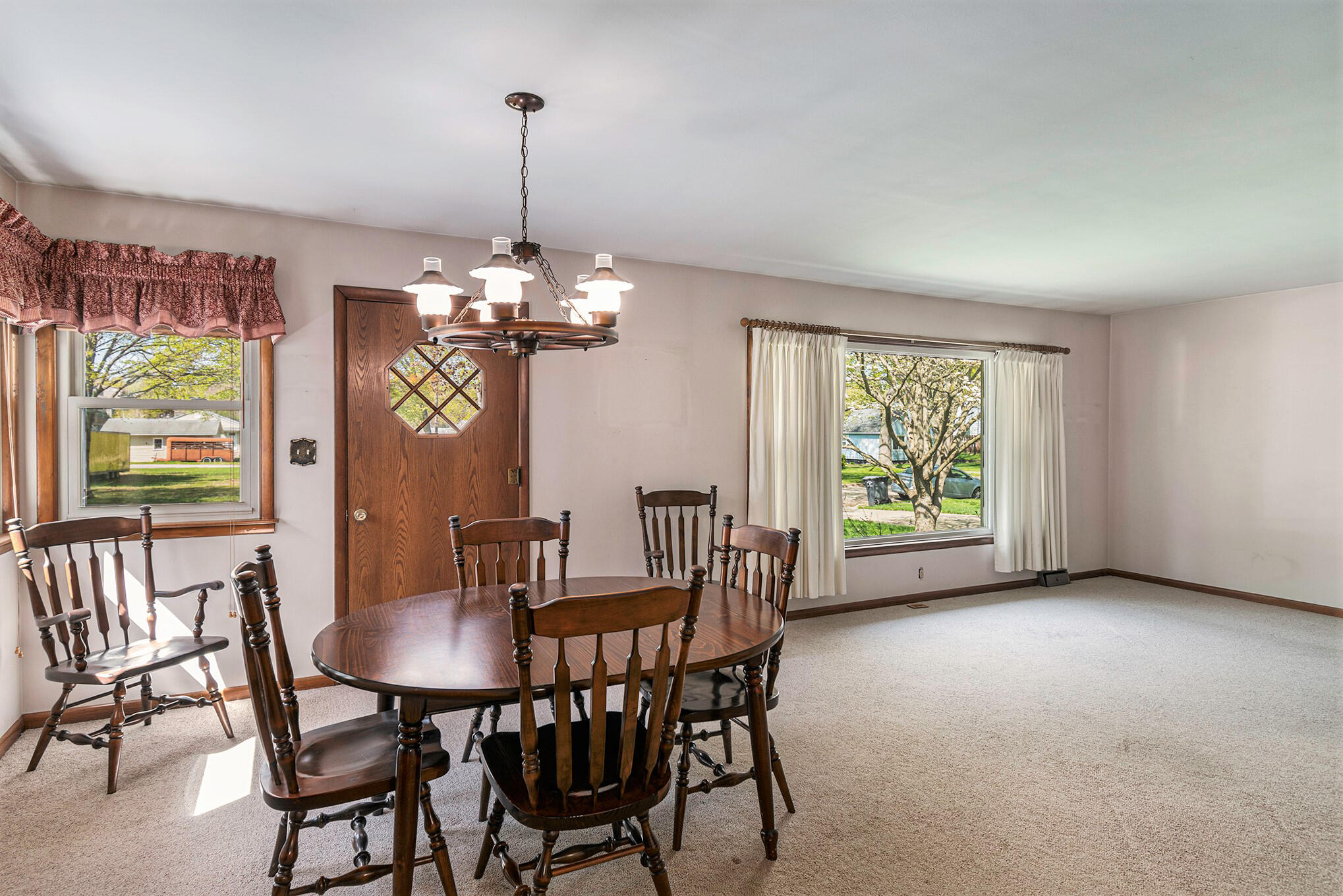 713 Roe Street Buchanan, MI 49107 - Photo 5 of 23 DSC_0040