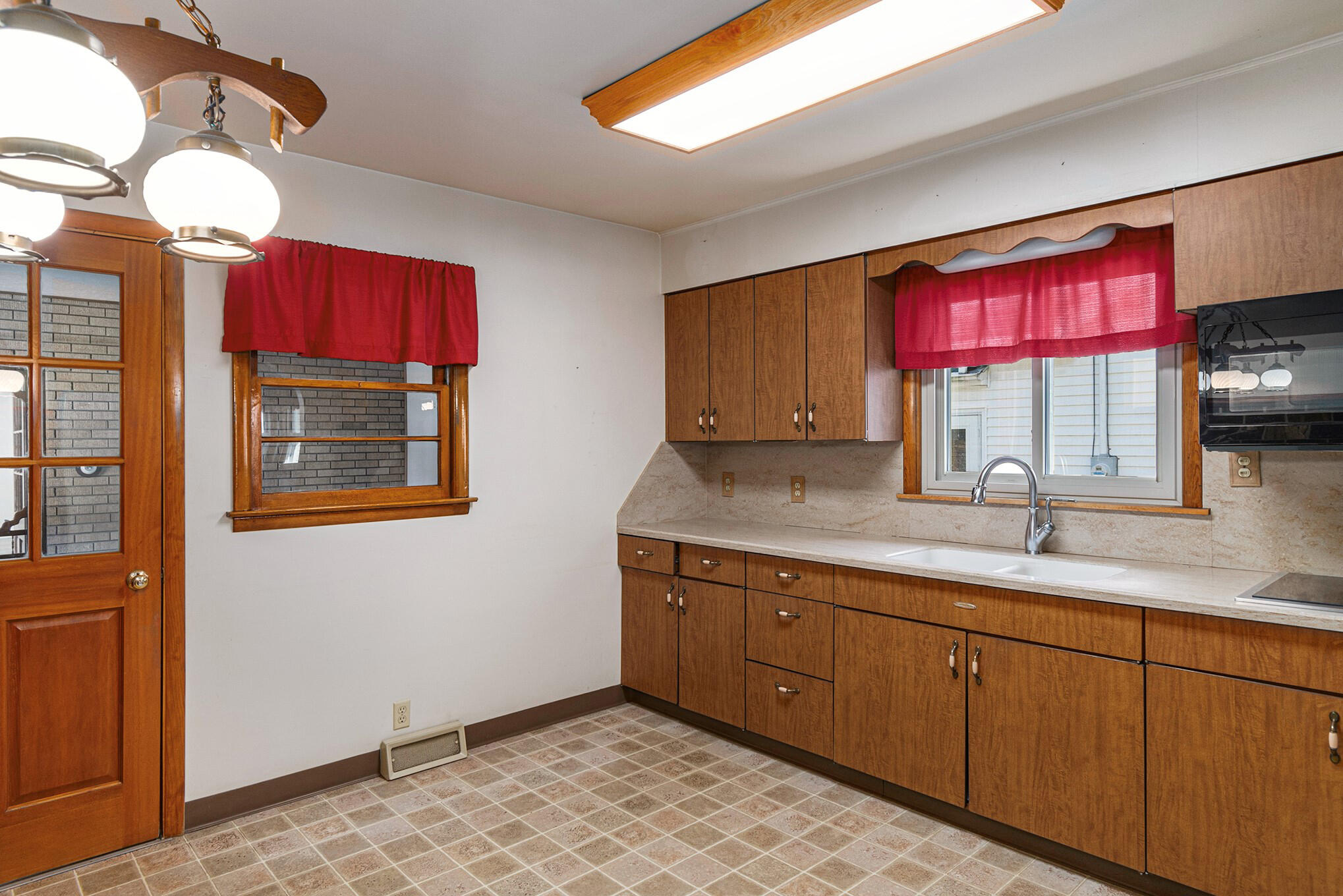 713 Roe Street Buchanan, MI 49107 - Photo 7 of 23 DSC_0020