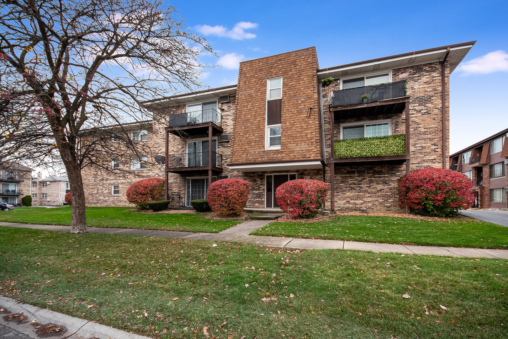 9850 Nottingham Avenue, Unit 102 Chicago Ridge, IL 60415 - Photo 1 of 15 Gallery Image 1
