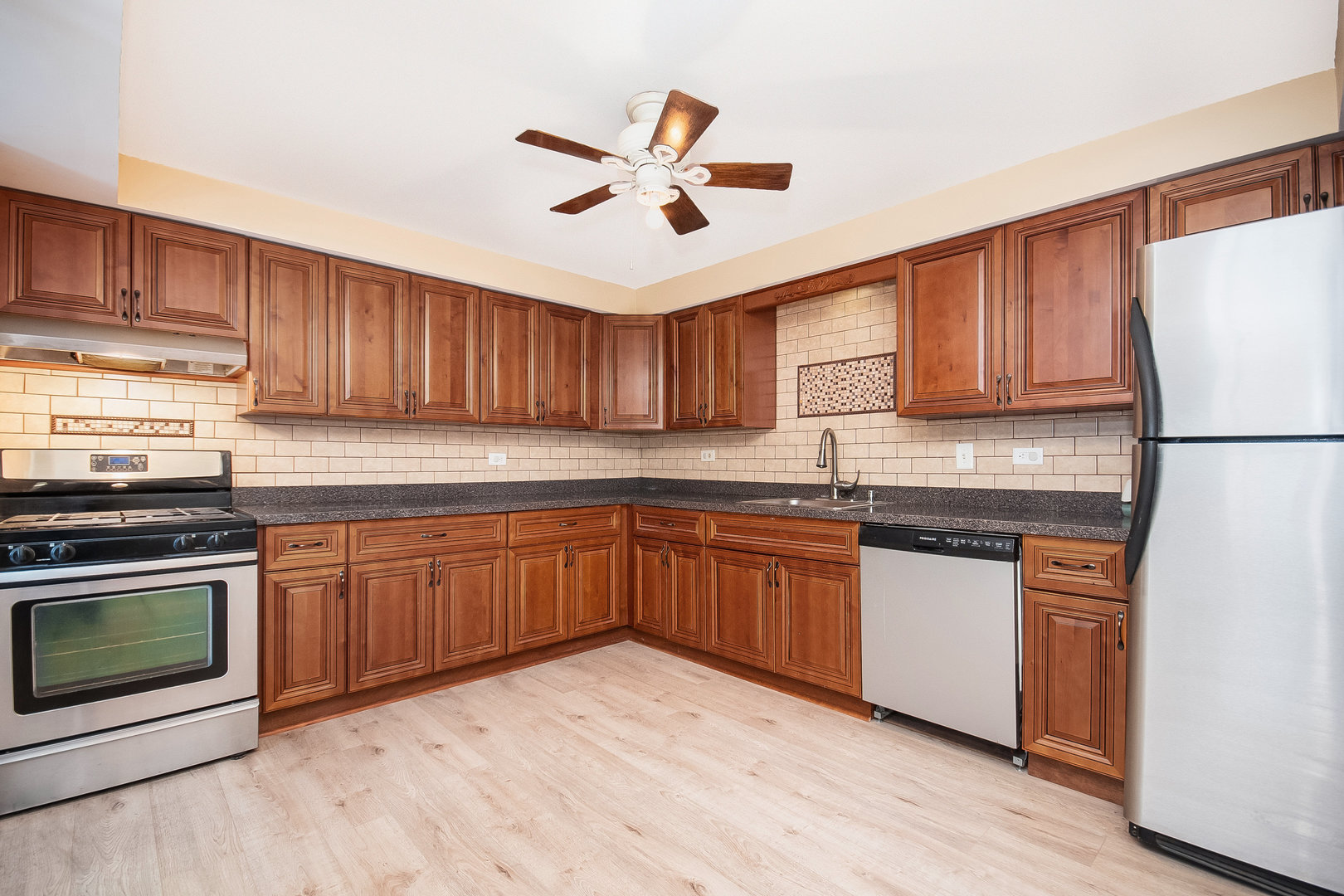 9850 Nottingham Avenue, Unit 102 Chicago Ridge, IL 60415 - Photo 3 of 15 Gallery Image 3
