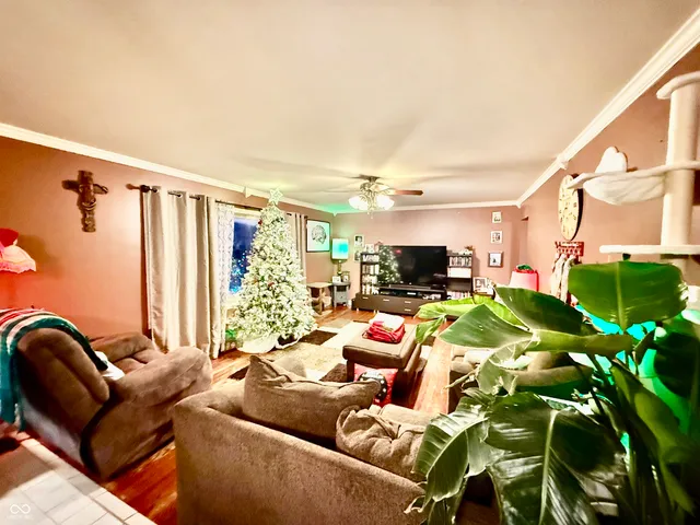 $220,000 | 129 Center Street, Williamsport, IN 47993