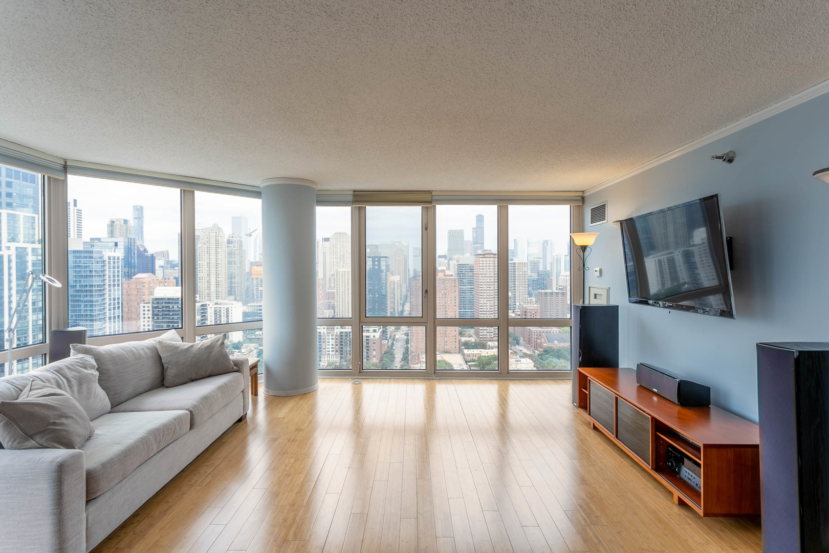 111 West Maple Street, Unit 2802 Chicago, IL 60610 - Photo 2 of 15