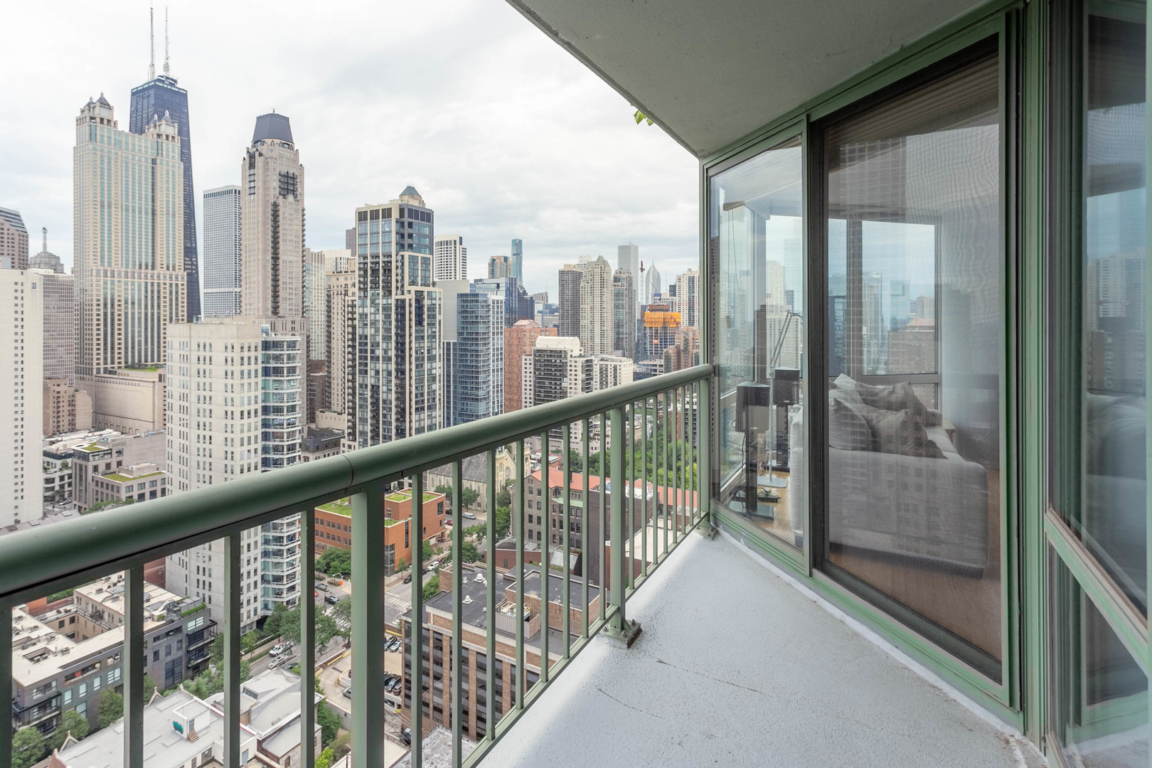 111 West Maple Street, Unit 2802 Chicago, IL 60610 - Photo 12 of 15
