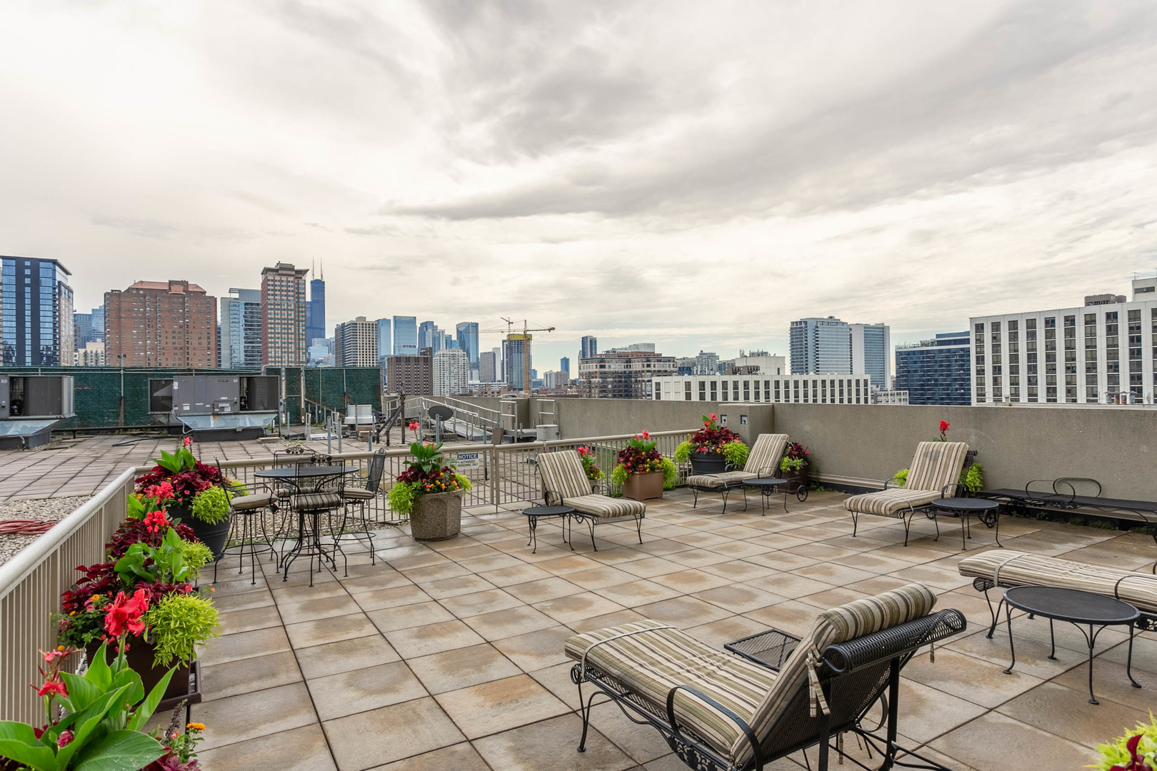 111 West Maple Street, Unit 2802 Chicago, IL 60610 - Photo 13 of 15