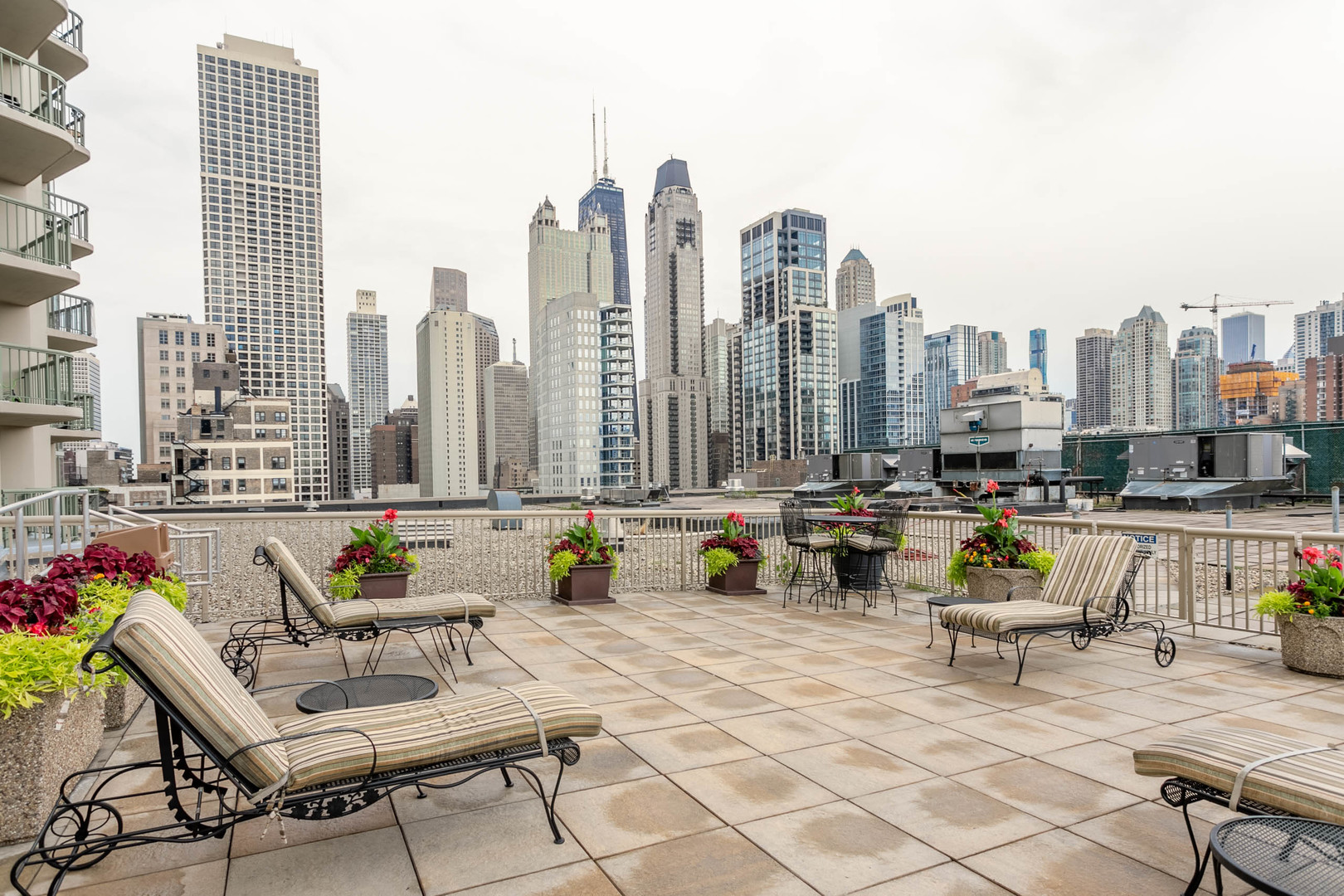 111 West Maple Street, Unit 2802 Chicago, IL 60610 - Photo 14 of 15
