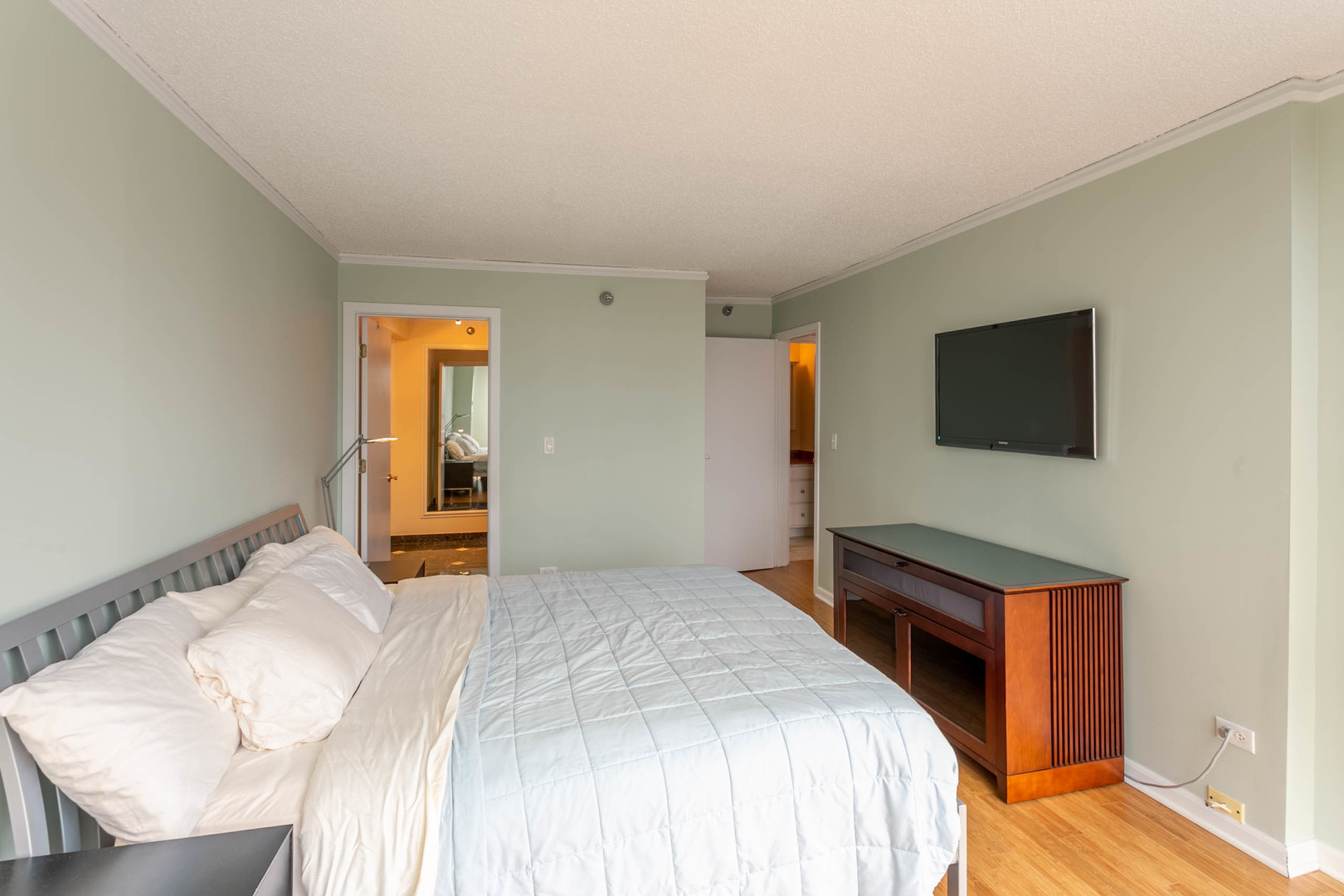 111 West Maple Street, Unit 2802 Chicago, IL 60610 - Photo 8 of 15