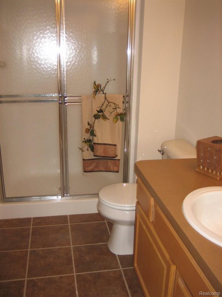 4693 Summer Ridge Drive, Unit 23 Howell, MI 48843 - Photo 4 of 12 Master bath